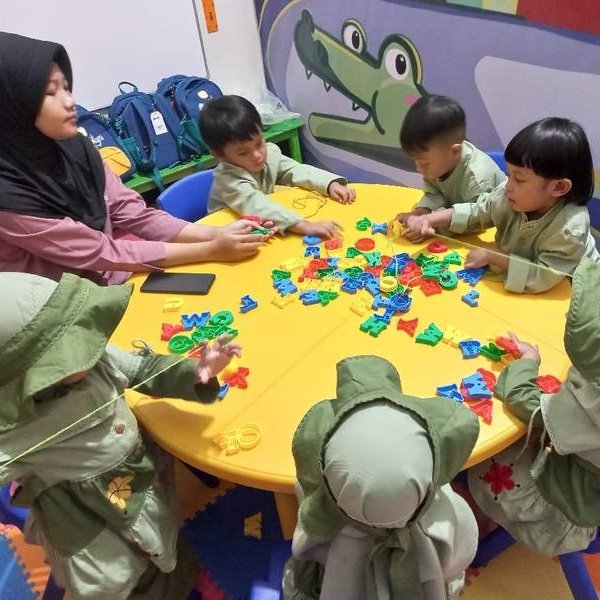 Anak Belajar Merangkai Kata kata