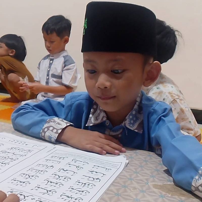 Aktivitas Anak Menyusun Kata kata