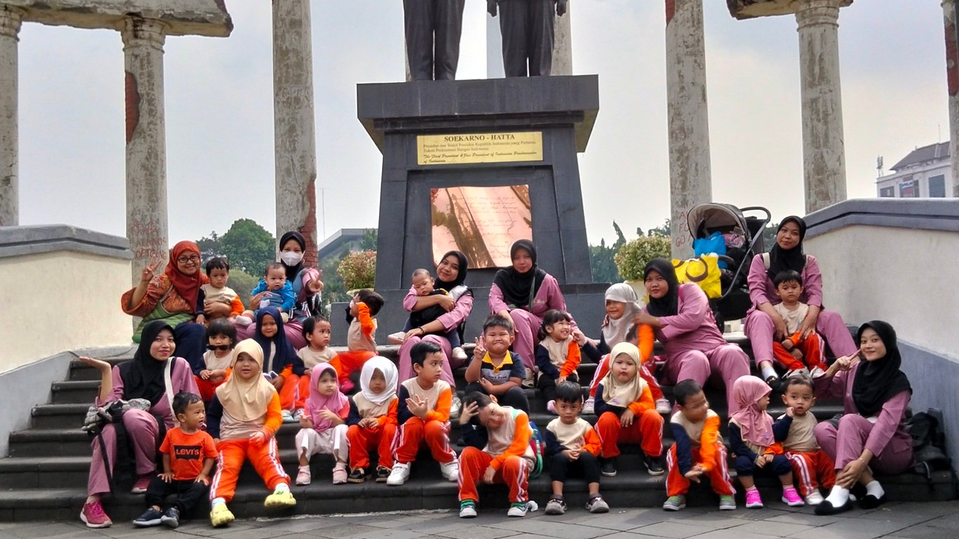 Edukasi ke Tugu Pahlawan Surabaya